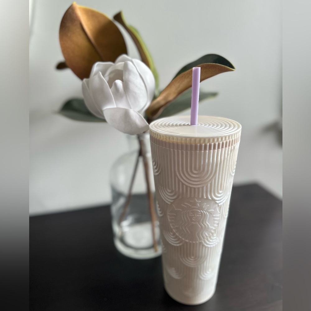 NWT Starbucks 2023 White Pearl Shell Core Siren Scales Cold Cup Tumbler